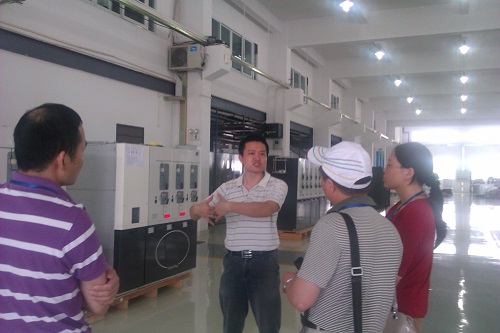 Colin 在介紹&ldquo;不間斷供電的配電自動化&rdquo;方案